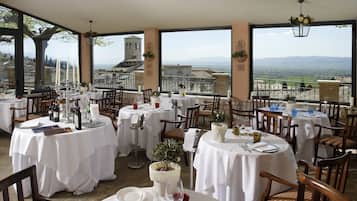 3 restaurants servant le petit déjeuner