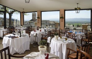 3 restaurants, breakfast served - Giotto Hotel & Spa (Assisi)