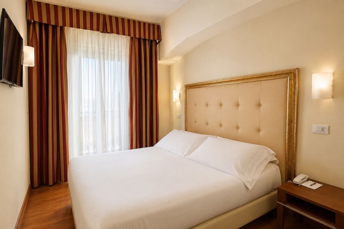 Ropa de cama de alta calidad, cubrecamas y minibar 
