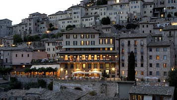 Façade de l’hébergement - soirée/nuit