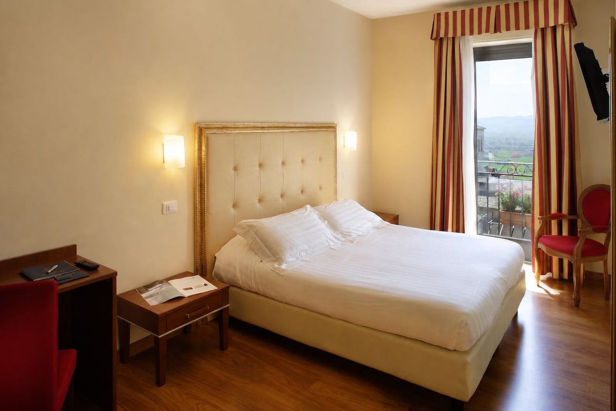 Chambre Standard double, vue sur la vallée | Literie de qualité, couette en duvet, minibar, coffre-fort