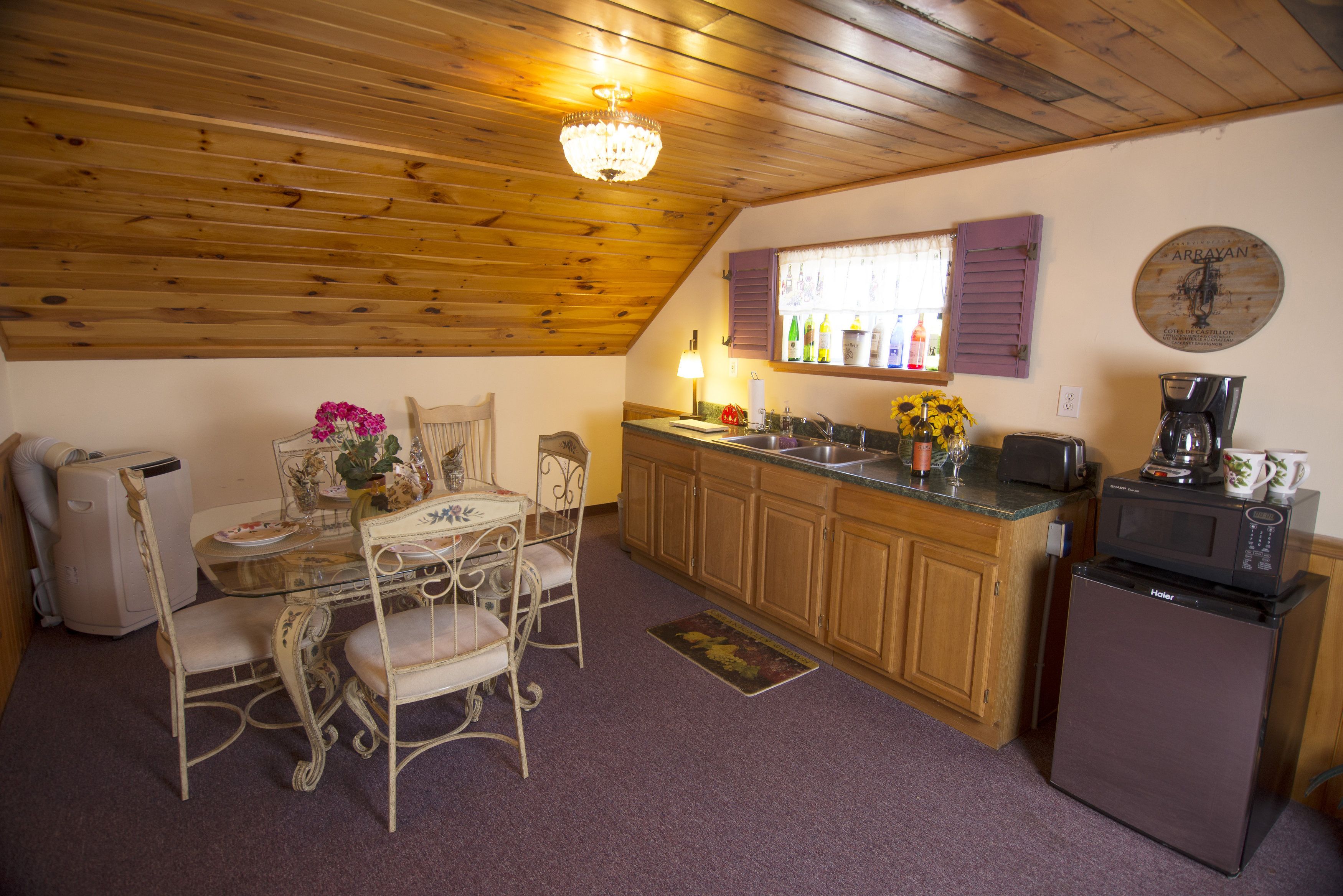 fridge, microwave, coffee/tea maker