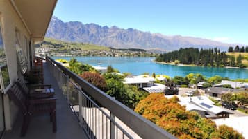 Standard-Apartment, Mehrere Betten, 2 Bäder | Blick auf den See