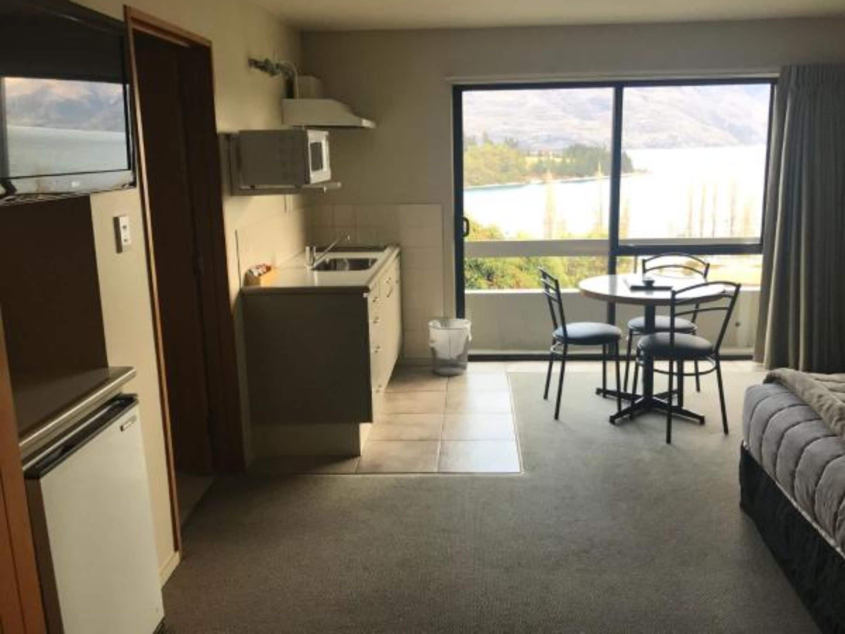  Lake Facing Kitchenette Studio  | Private kitchenette | Fridge, microwave, electric kettle