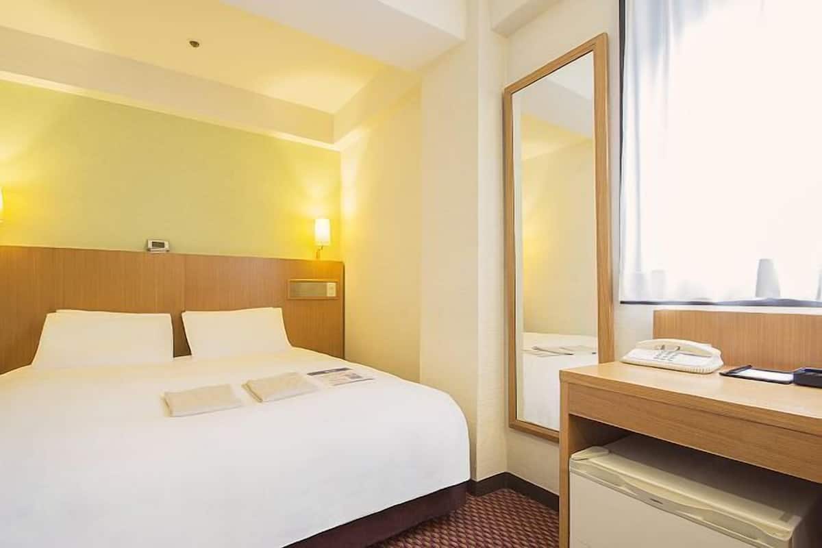 Desk, blackout drapes, iron/ironing board, free WiFi