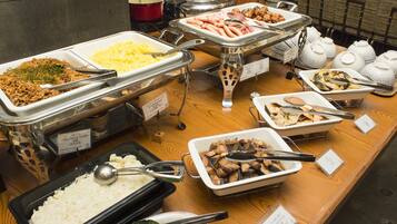 Petit déjeuner buffet (1430 JPY par personne)