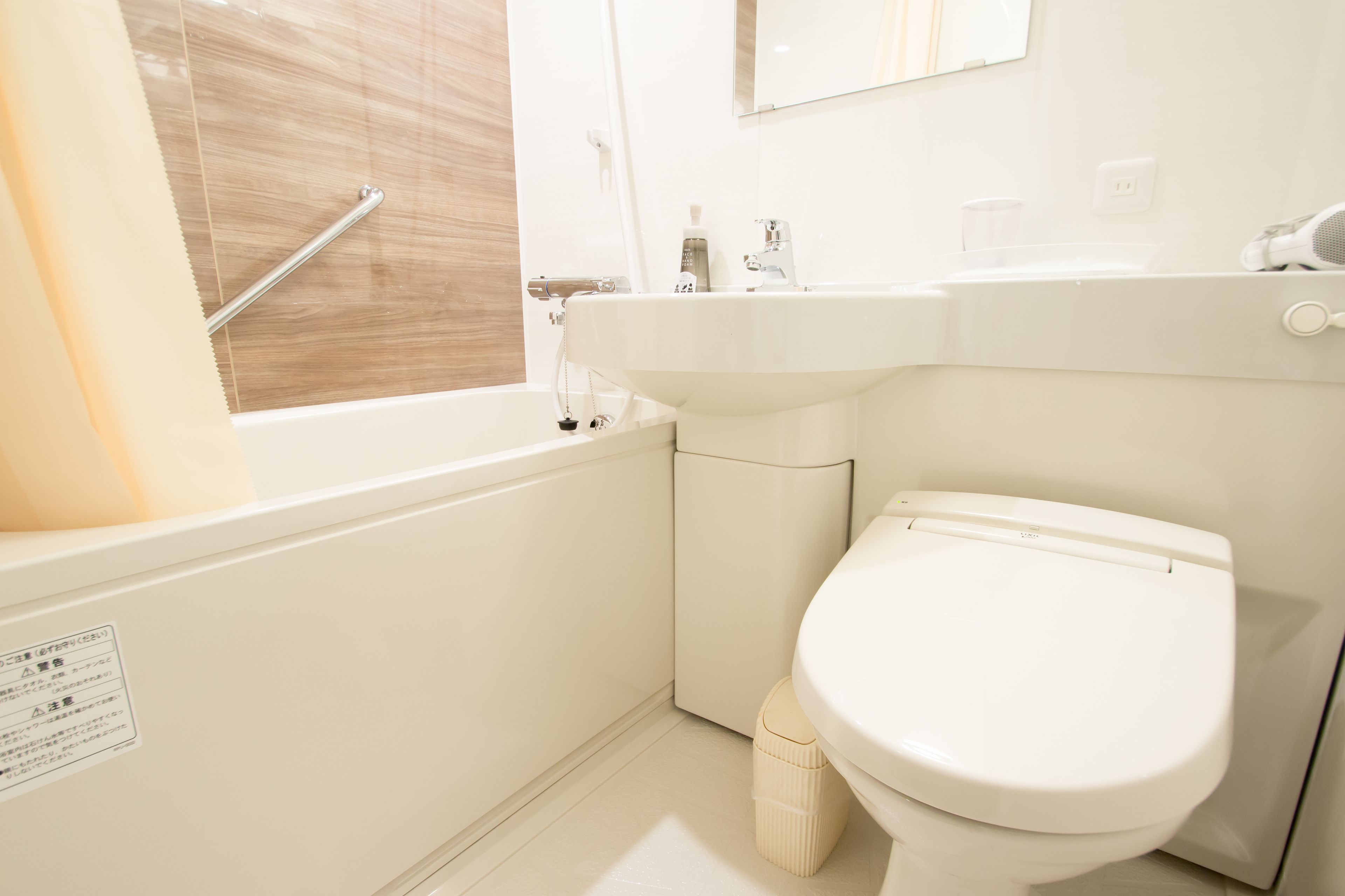 combined shower/bathtub, free toiletries, hair dryer, bathrobes