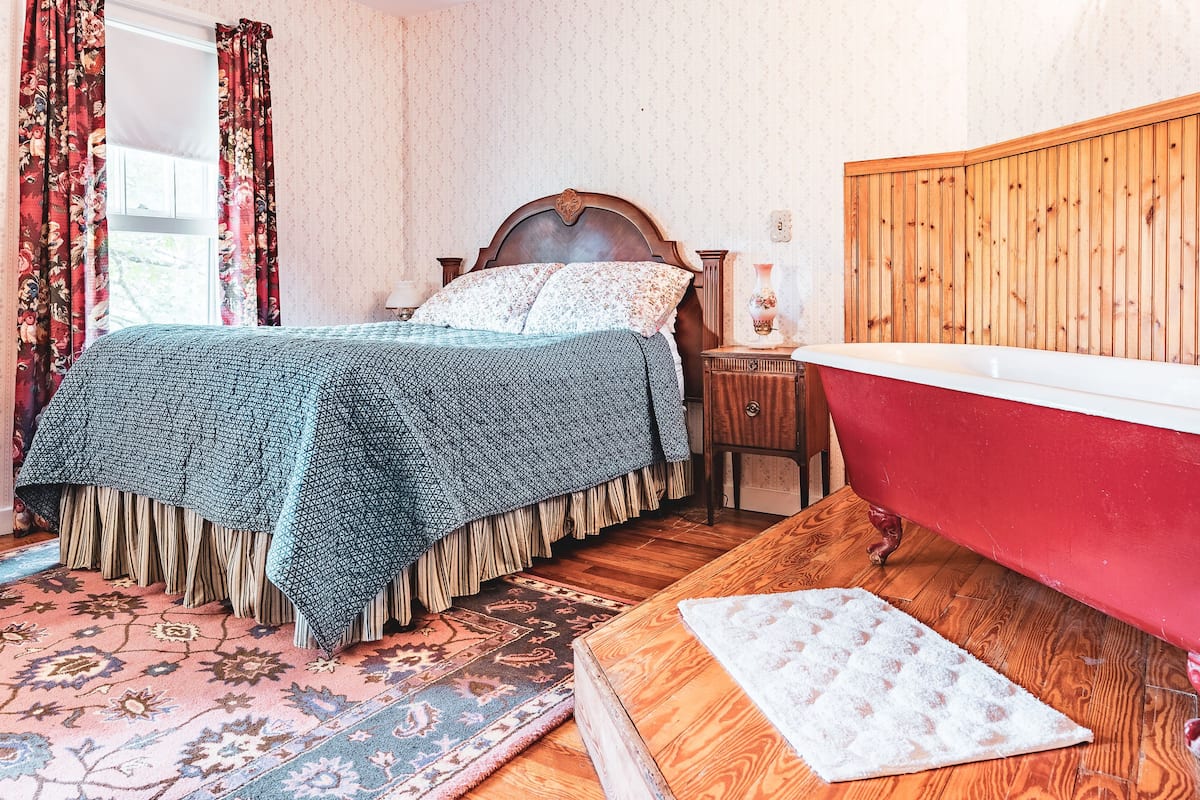 Premium bedding, rollaway beds, free WiFi, bed sheets