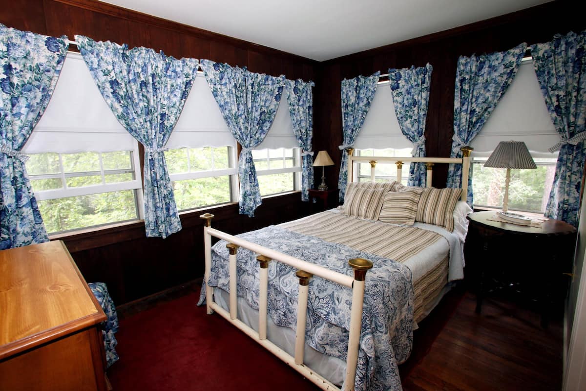 Premium bedding, rollaway beds, free WiFi, bed sheets