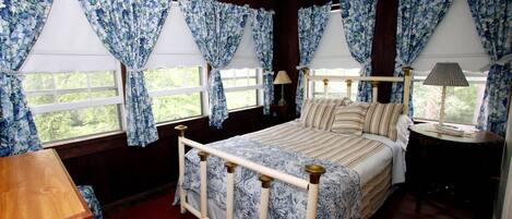 Room, Private Bathroom (Michael's) | Premium bedding, rollaway beds, free WiFi, bed sheets