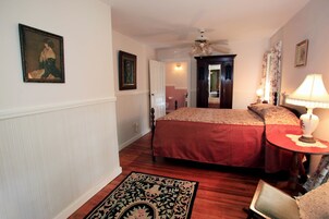 Quarto, banheiro privativo (Aryana's) | Roupas de cama premium, camas extras/dobráveis (sobretaxa)