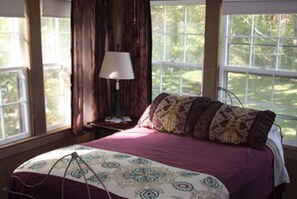 Hochwertige Bettwaren, Zustellbetten, kostenloses WLAN, Bettwäsche