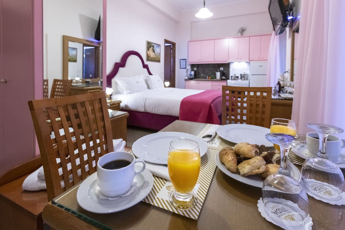 deluxe apartment (double) | private kitchenette | fridge, microwave, stovetop, espresso maker