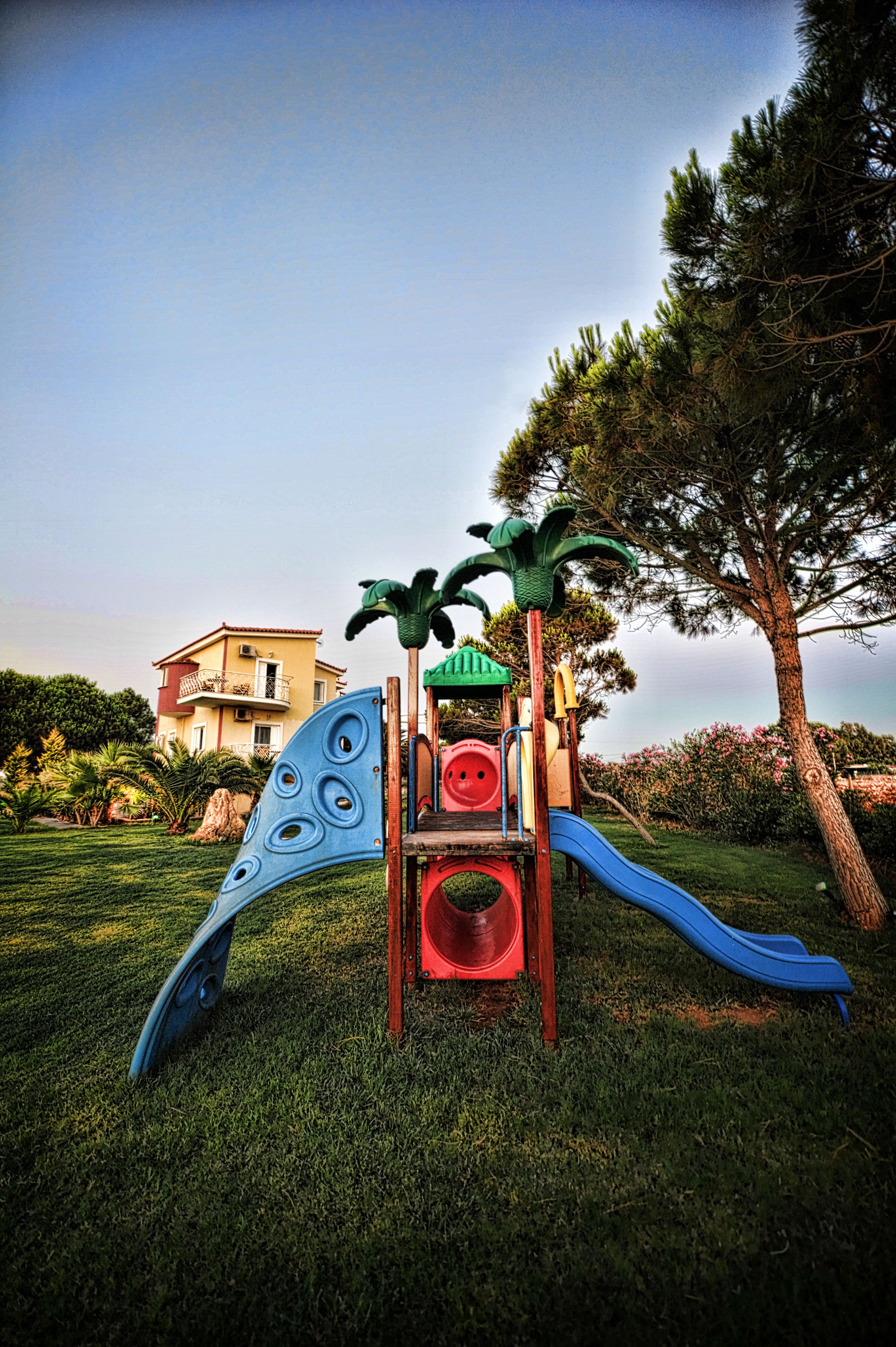 children’s play area – outdoor