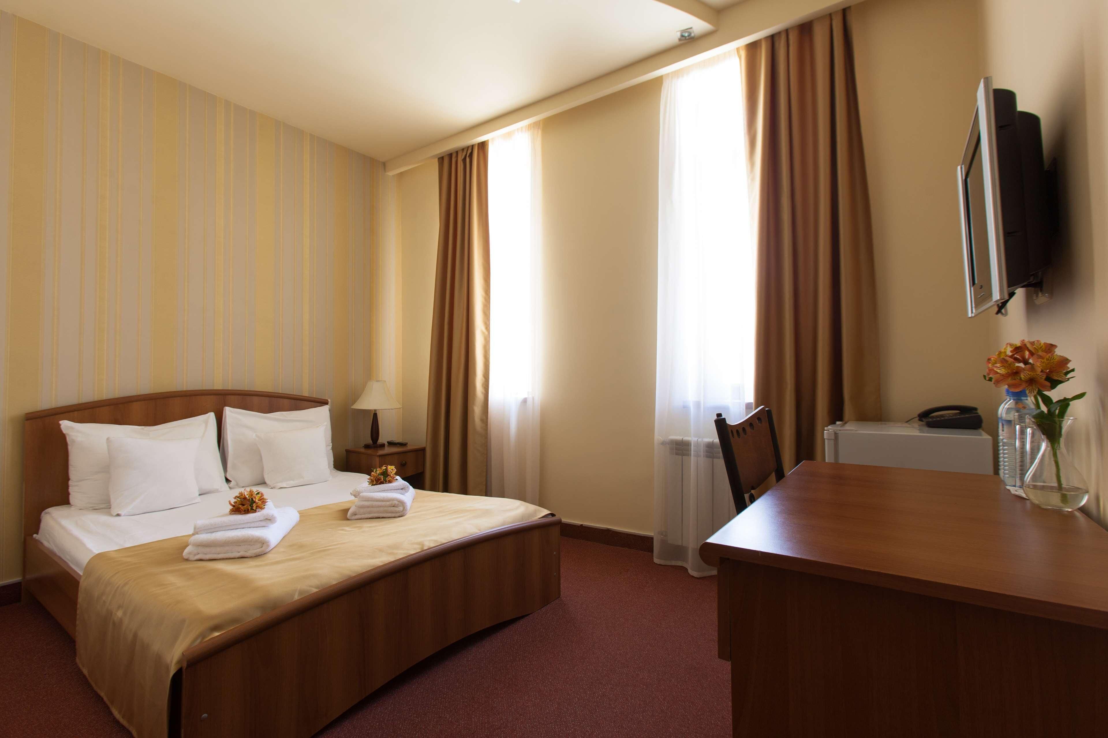 Premium bedding, in-room safe, blackout drapes, iron/ironing board