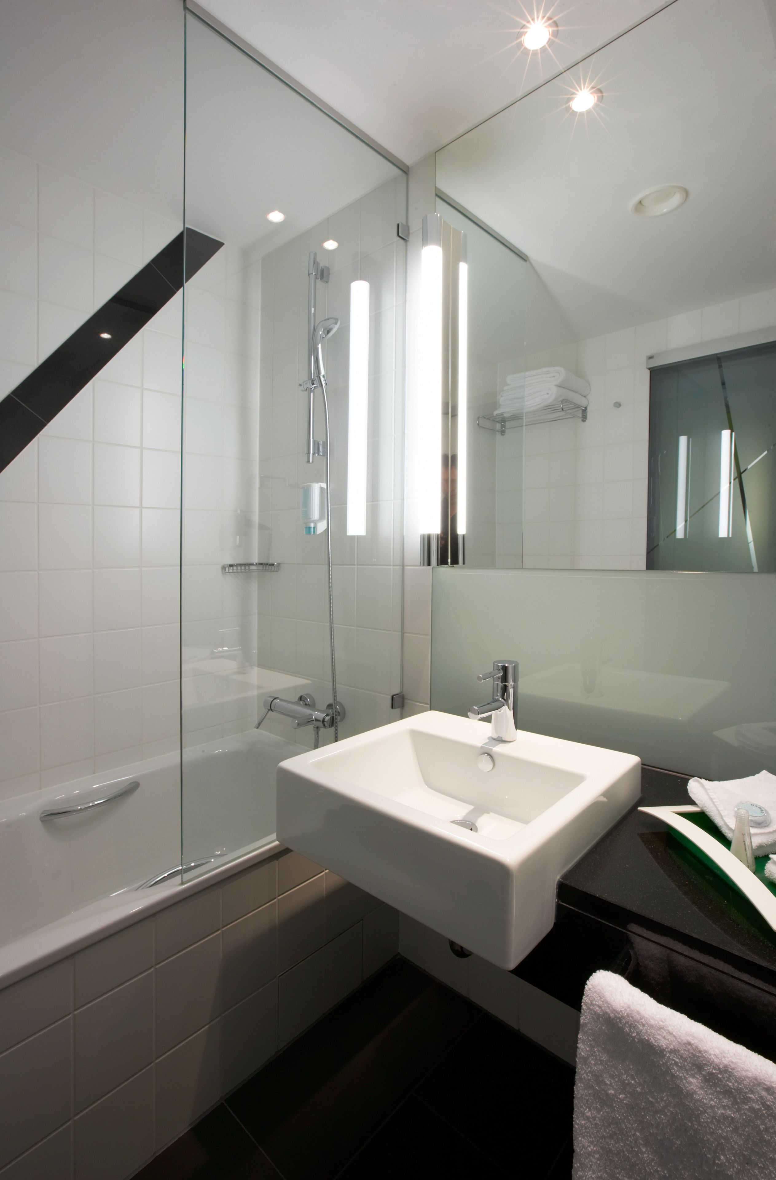 standard room, 1 king bed, courtyard view | bathroom sink