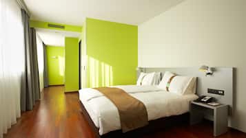 Chambre Premium, 1 trÚs grand lit, en angle | Literie hypoallergénique, coffres-forts dans les chambres, bureau