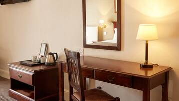 Double Room | Desk, iron/ironing board, free WiFi, bed sheets