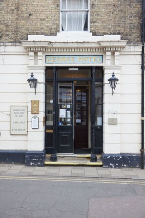 Property entrance - George Hotel Huntingdon by Greene King Inns (Huntingdon)