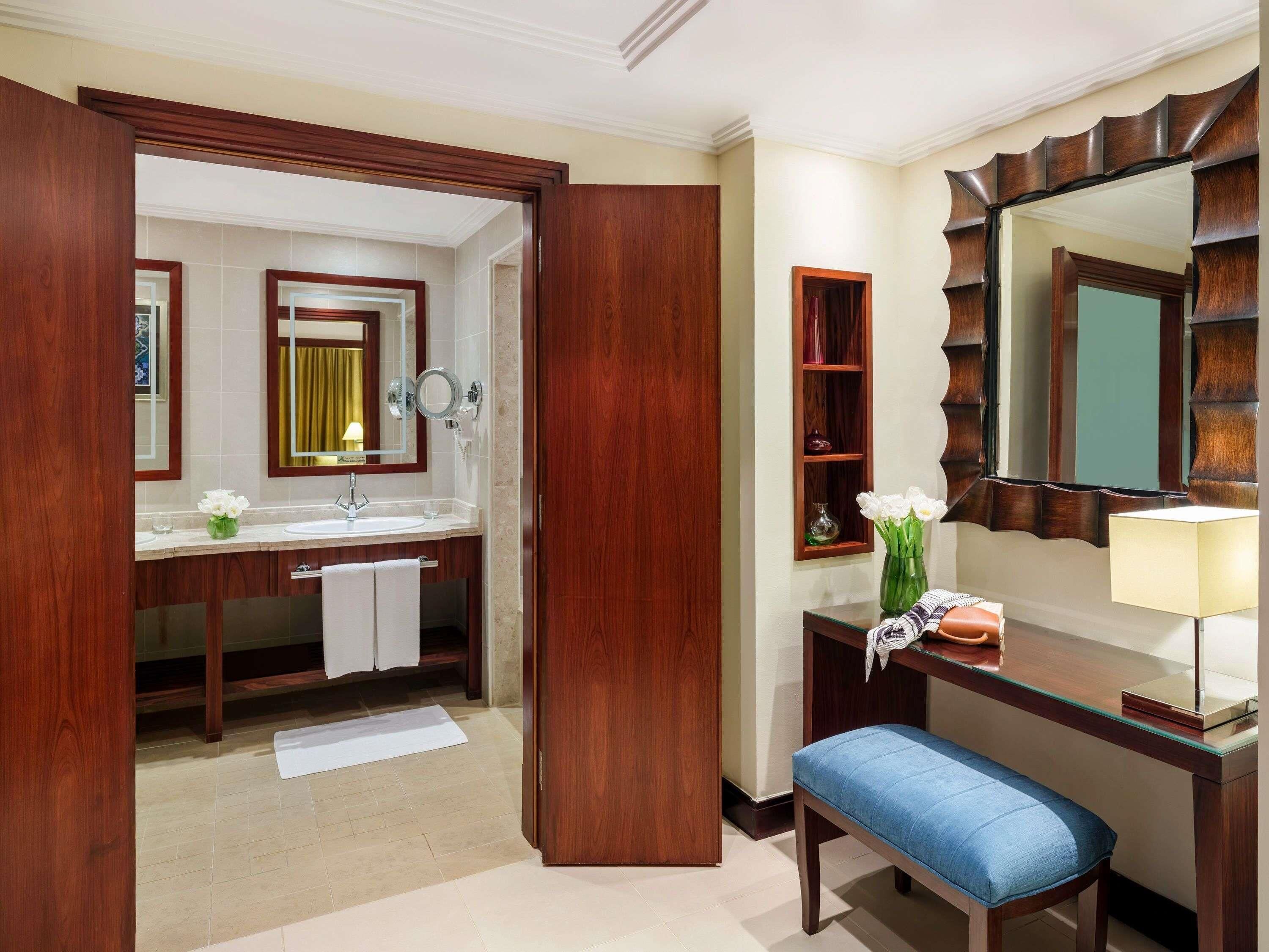 Egyptian cotton sheets, premium bedding, pillow-top beds, minibar