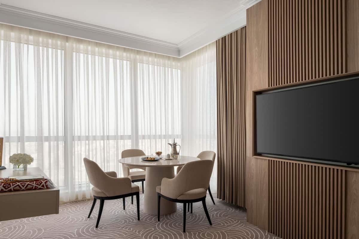 Hochwertige Bettwaren, Minibar, Zimmersafe, Schreibtisch