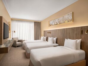 Hochwertige Bettwaren, Minibar, Zimmersafe, Schreibtisch