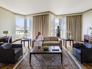 Royal-Suite | Hochwertige Bettwaren, Minibar, Zimmersafe, Schreibtisch