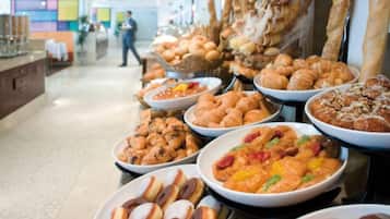 Daily buffet breakfast (SAR 60 per person)