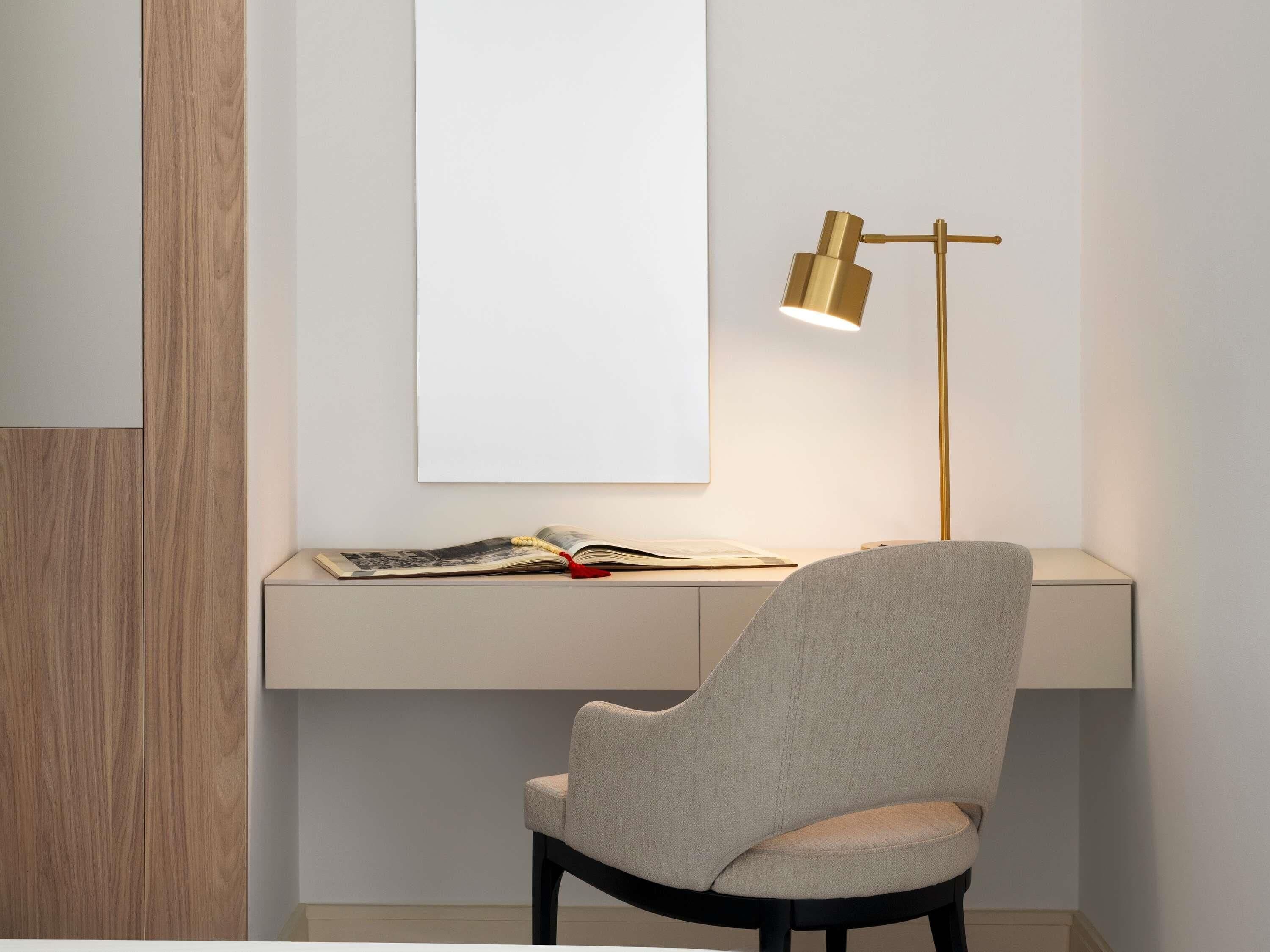 Sengetøy av topp kvalitet, minibar, safe på rommet og skrivebord