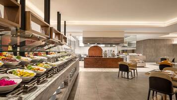 Petit déjeuner buffet (60 SAR par personne)