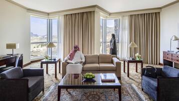 Royal-Suite | Wohnbereich | 14-Zoll-LCD-Fernseher mit Kabelempfang, Fernseher