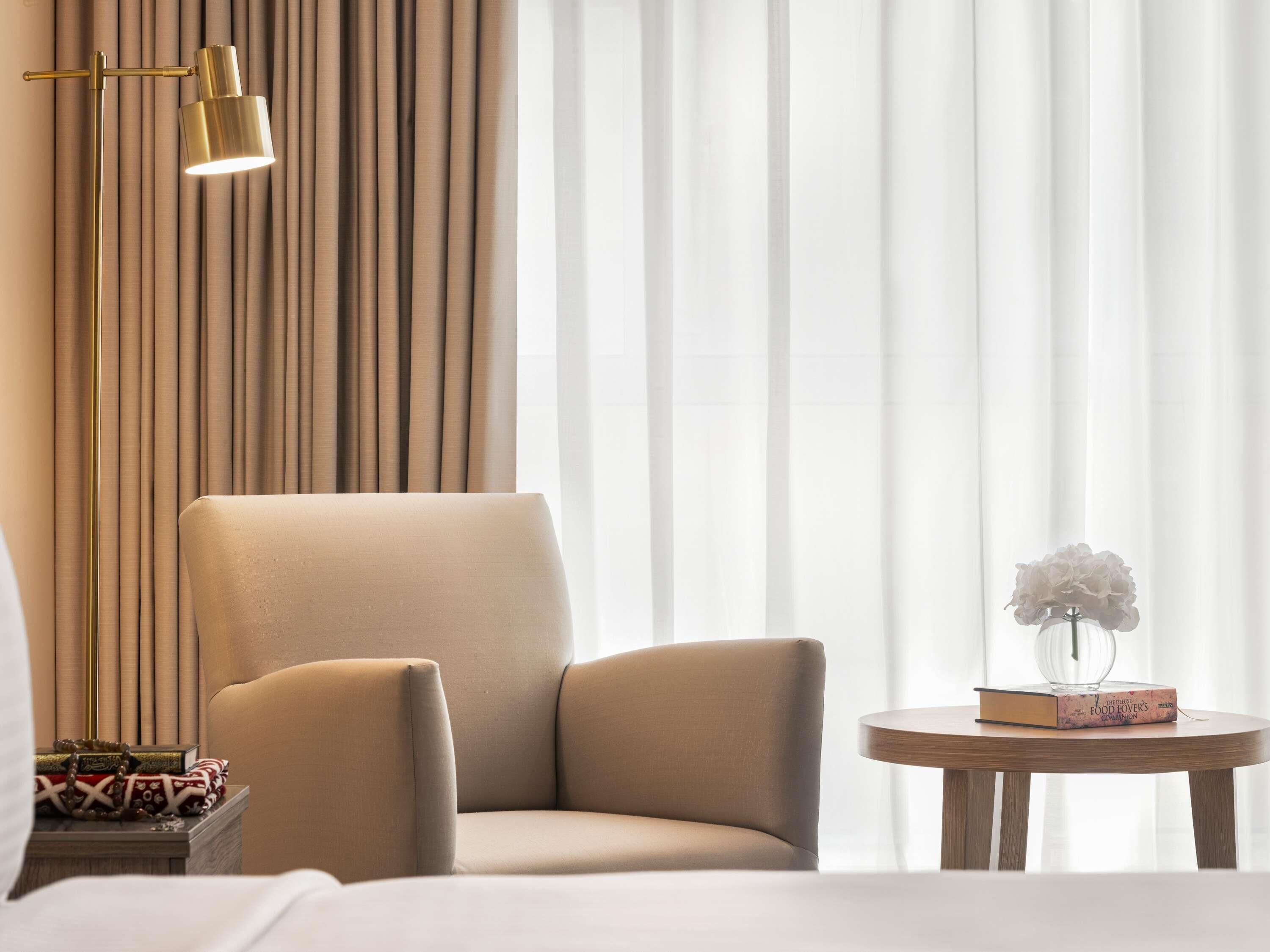 Chambre supérieure, 1 très grand lit, vue sur la ville | Literie de qualité, minibar, coffre-fort, bureau