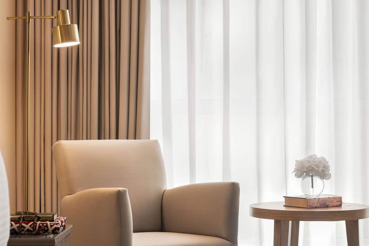Chambre supérieure, 1 trÚs grand lit, vue sur la ville | Literie de qualité, minibar, coffre-fort, bureau
