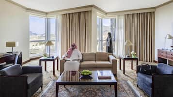 Royal Suite | Premium bedding, minibar, in-room safe, desk