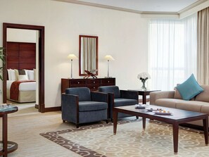 Hochwertige Bettwaren, Minibar, Zimmersafe, Schreibtisch