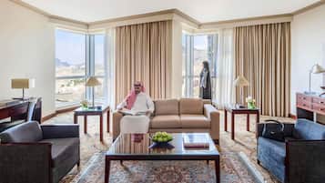 Royal Suite | Egyptian cotton sheets, premium bedding, pillowtop beds, minibar