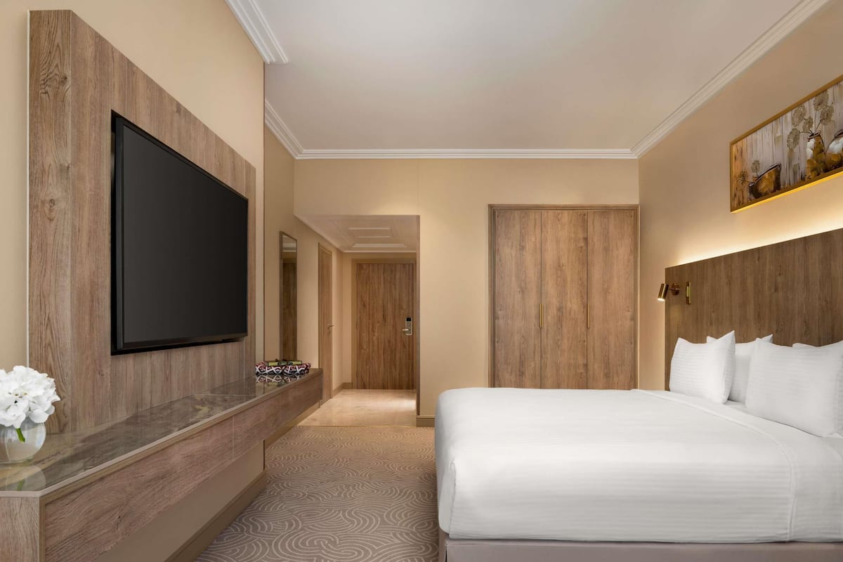 Premium bedding, minibar, in-room safe, desk