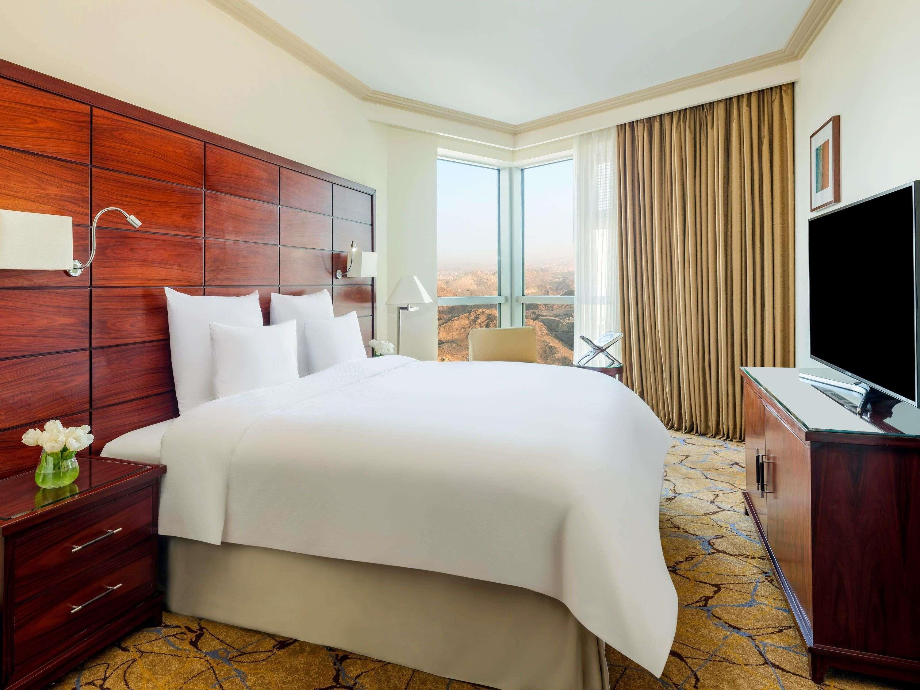 Egyptian cotton sheets, premium bedding, pillow-top beds, minibar