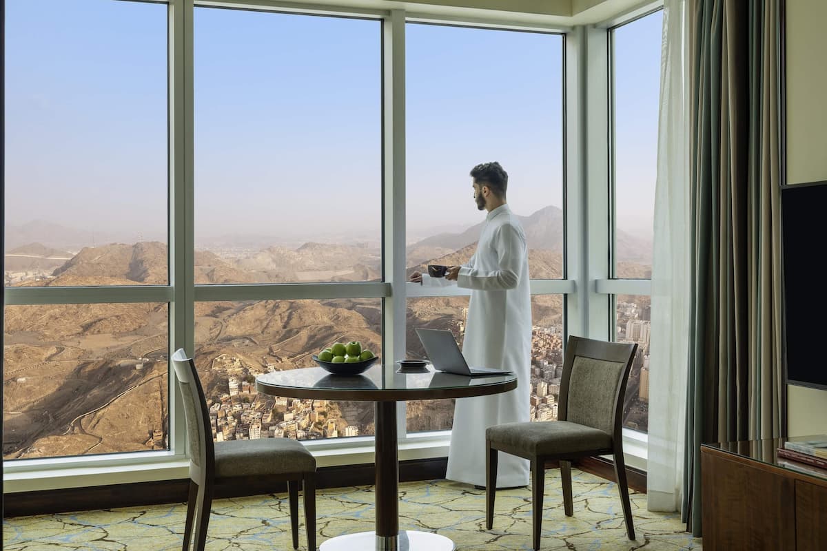 Deluxe Suite, 1 King Bed (Partial Haram View)