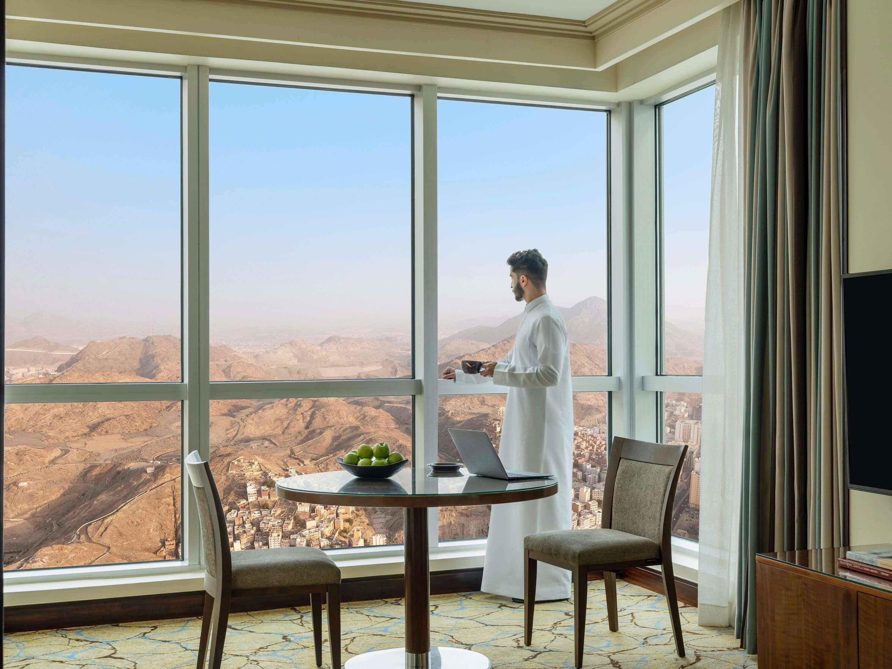 Deluxe Suite, 1 King Bed (Partial Haram View)