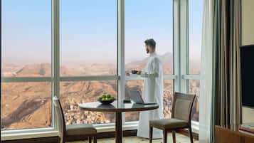Suite Deluxe, 1 cama de matrimonio grande (Partial Haram View) | Sábanas de algodón egipcio y ropa de cama de alta calidad