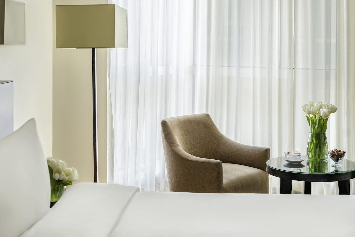 Egyptian cotton sheets, premium bedding, pillow-top beds, minibar