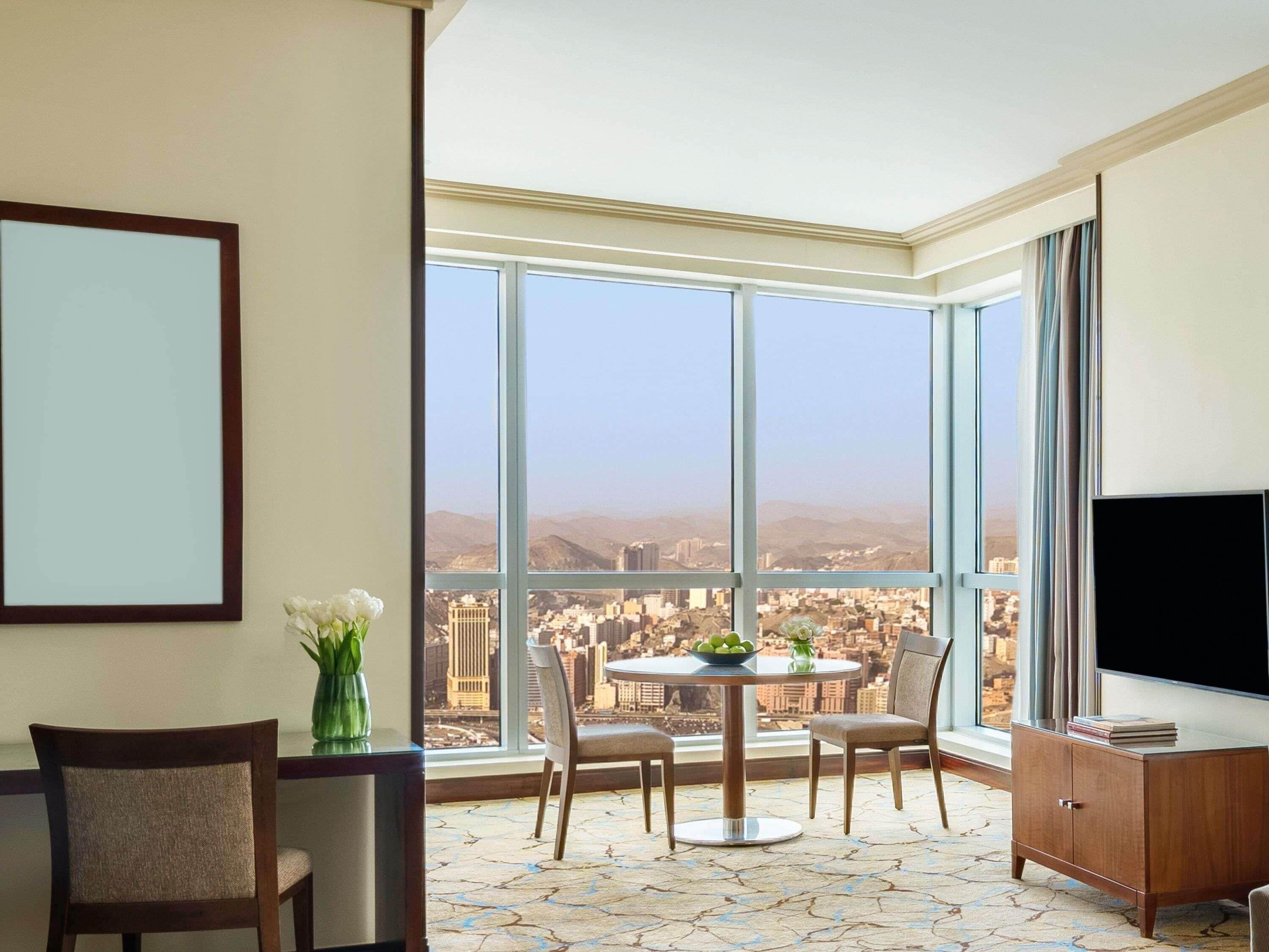 Egyptian cotton sheets, premium bedding, pillowtop beds, minibar