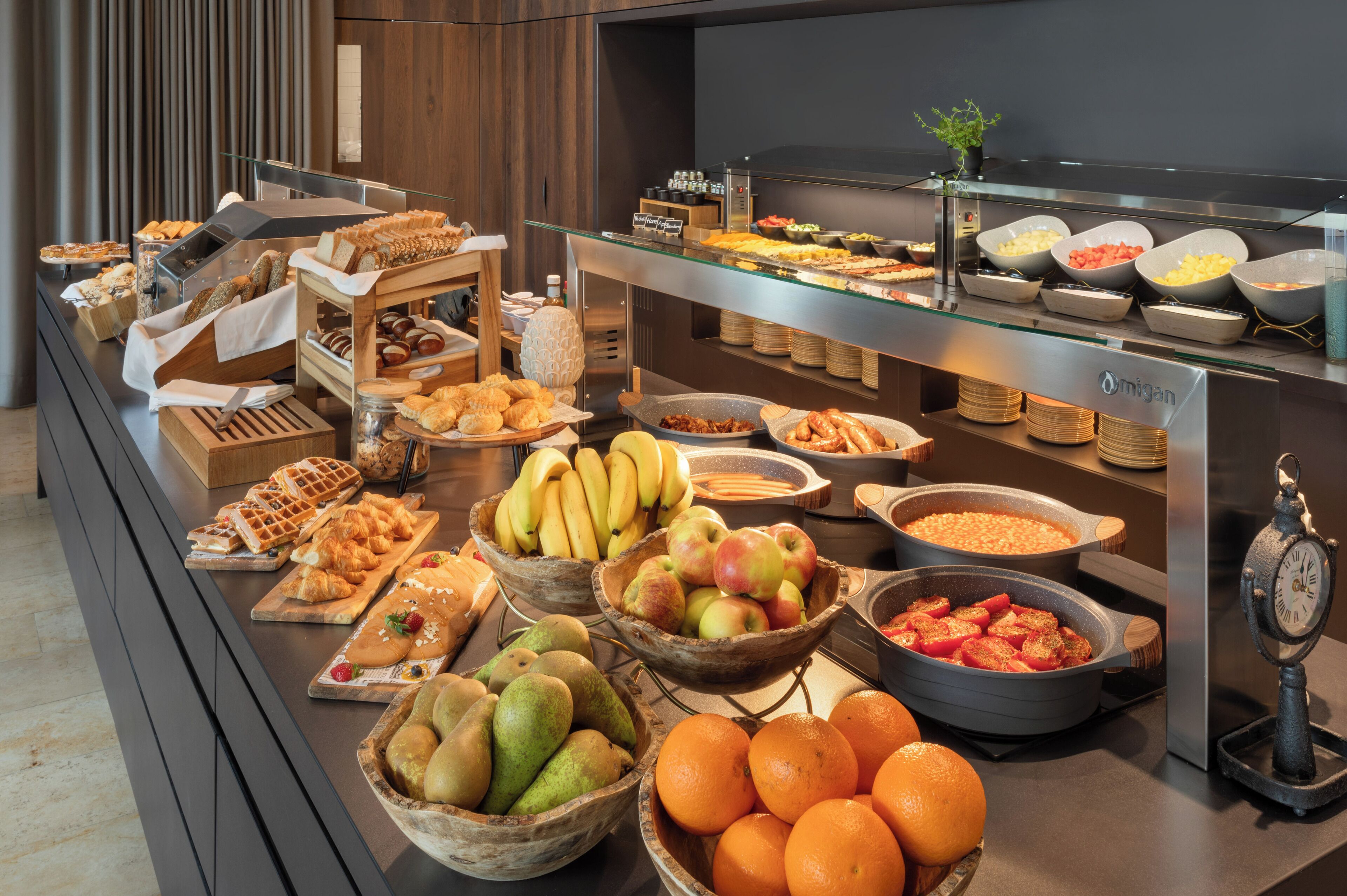 Petit déjeuner buffet (24 EUR par personne)