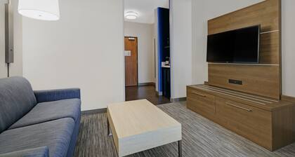Holiday Inn Express Hotel & Suites NEWPORT by IHG