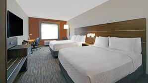 A hotel room with two beds, a desk, a TV, and a window. - Holiday Inn Express Hotel & Suites NEWPORT by IHG (Newport)