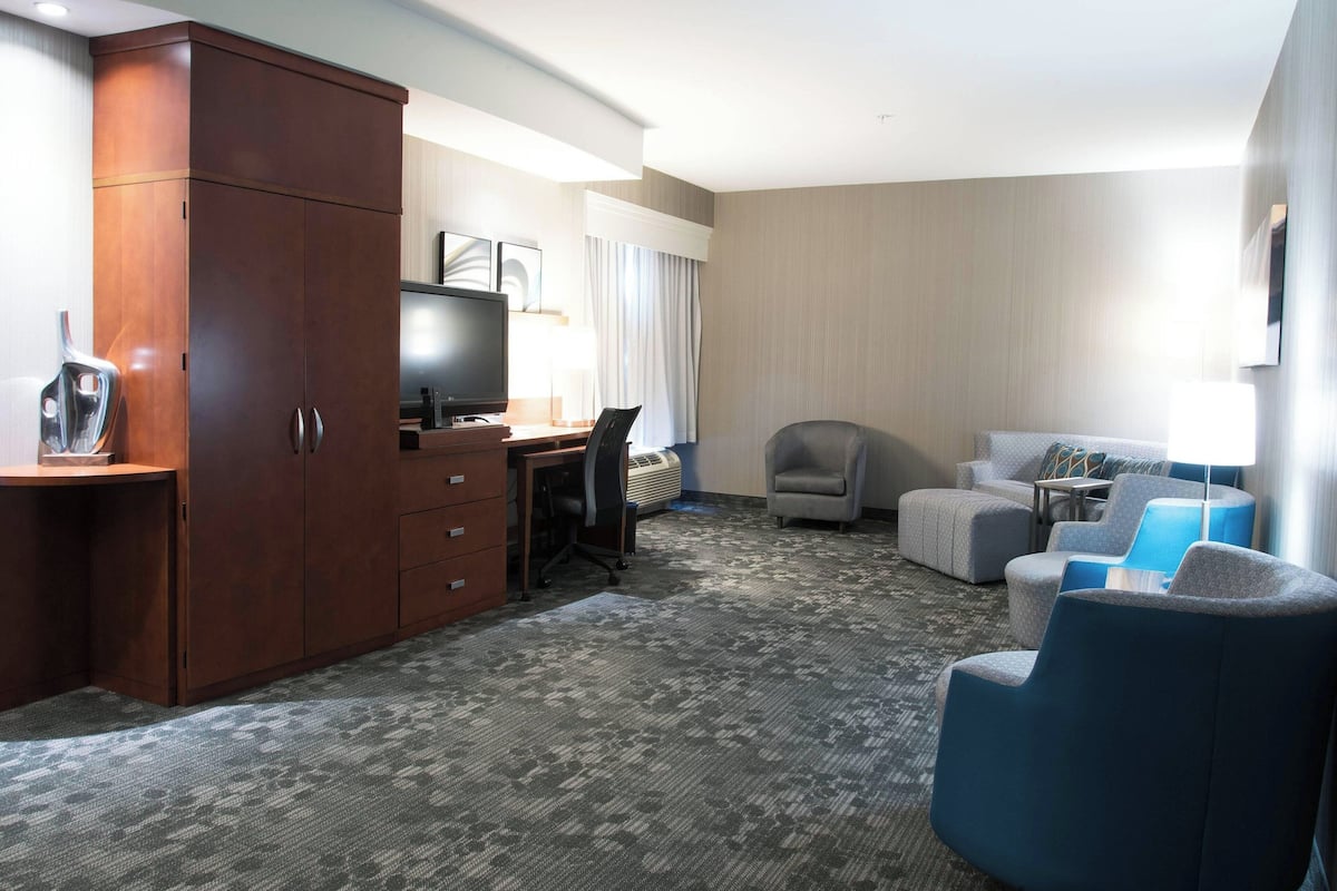 Suite, 1 Bedroom | Down comforters, desk, laptop workspace, blackout drapes
