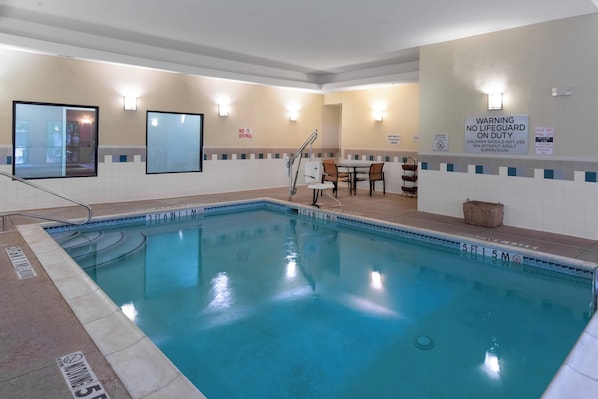 Una piscina cubierta