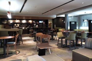 Breakfast and dinner served