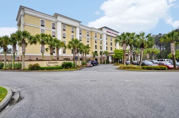 Hotel Exterior at Hampton Inn & Suites North Charleston-University Blvd